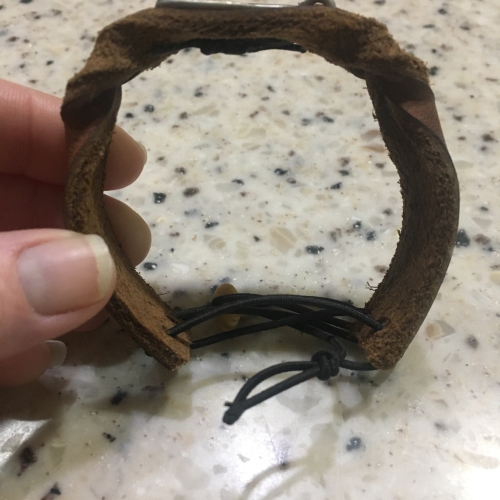 Leather fish hook bracelet - Picture 6 of 7